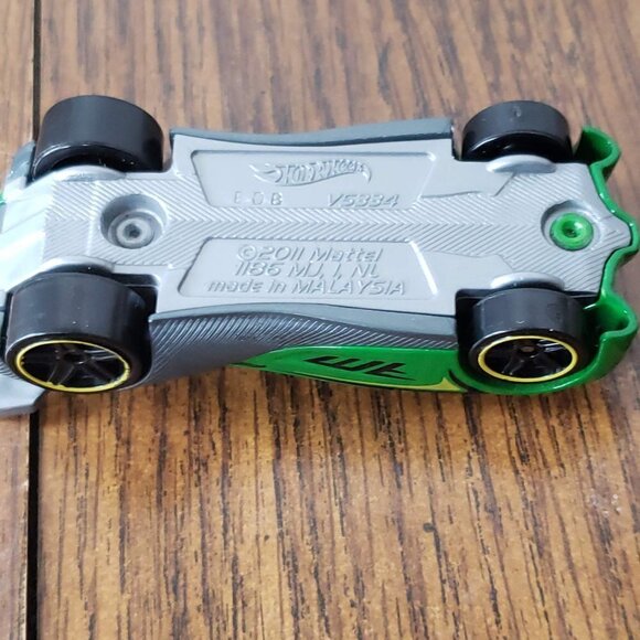 2012 Hot Wheels New Models 46/50 Eagle Massa Green w/ Yellow Stripe 46/247 - Picture 6 of 6